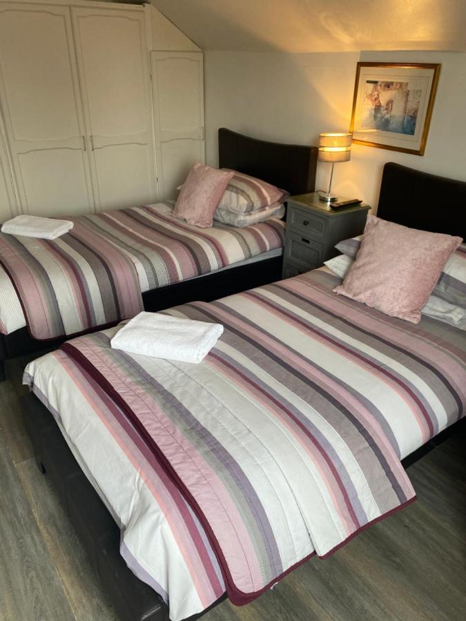 The Silverdale . Farnborough  Buitenkant foto